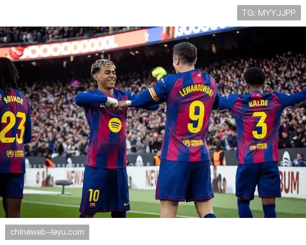 西甲焦点战：巴萨皇马再度交锋，竞技水平全面提升引关注