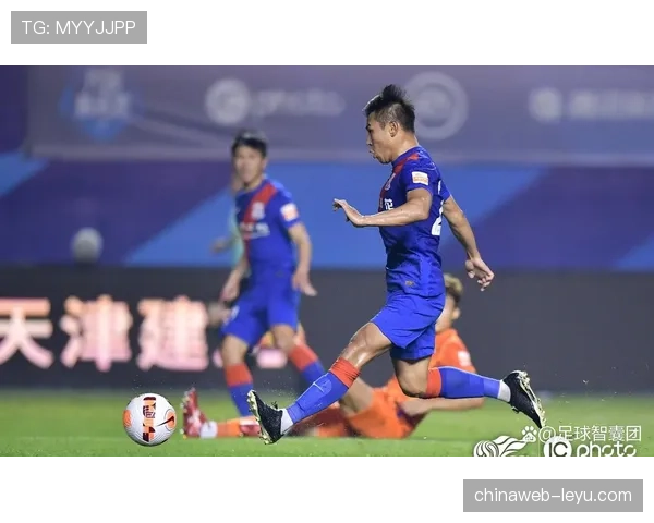 足球新星闪耀赛场,年轻天才崛起点燃未来希望 足球新星闪耀赛场,年轻天才崛起点燃未来希望