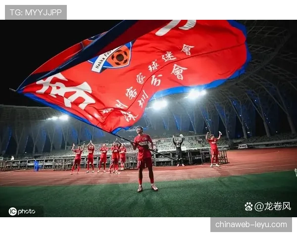 中超争冠白热化，赛场激战点燃球迷热情