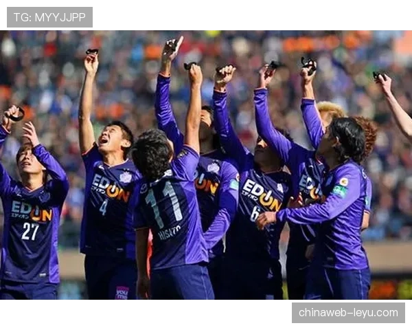 上海申花状态回暖，球迷齐聚共庆新赛季荣耀时刻