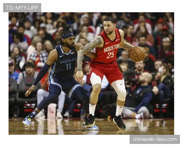 班恩无球跑动拉开空间，灰熊外线火力提升